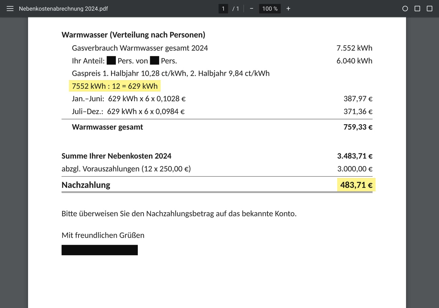 Untere Hälfte der einseitigen Nebenkostenabrechnung 2024, als PDF am Bildschirm: Beim Warmwasser, verteilt nach Personen, steht ein Gasverbrauch des Hauses von 7.552 kWh und als Anteil der Familie 6.040 kWh. Zwei Zeilen tiefer rechnet der Vermieter mit „7552 kWh : 12 = 629 kWh“ weiter: Januar bis Juni 629 kWh mal 6 mal 0,1028 Euro gleich 387,97 Euro, Juli bis Dezember 629 kWh mal 6 mal 0,0984 Euro gleich 371,36 Euro, Warmwasser gesamt 759,33 Euro. Darunter Summe der Nebenkosten 3.483,71 Euro, abzüglich Vorauszahlungen von 12 mal 250 Euro gleich 3.000,00 Euro, Nachzahlung 483,71 Euro. Gruß ohne Datum. Gelb markiert: die Zeile „7552 kWh : 12 = 629 kWh“ und die Nachzahlung.